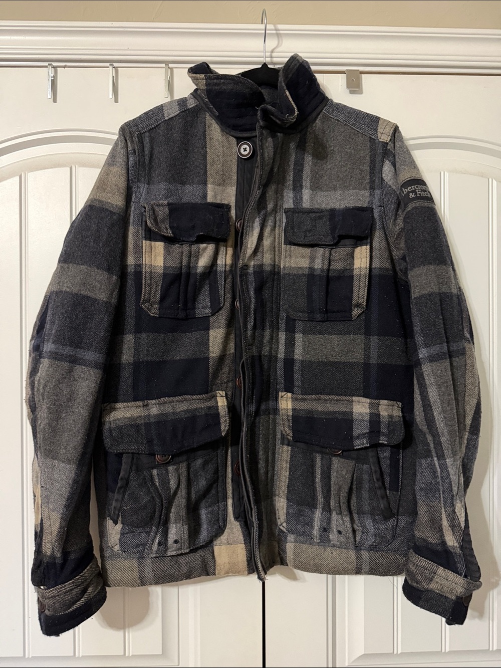 Abercrombie & Fitch Men's Plaid Field Jacket in Black, Gray & Cream